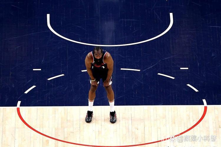 库里外线助攻 希尔德底角命中三分